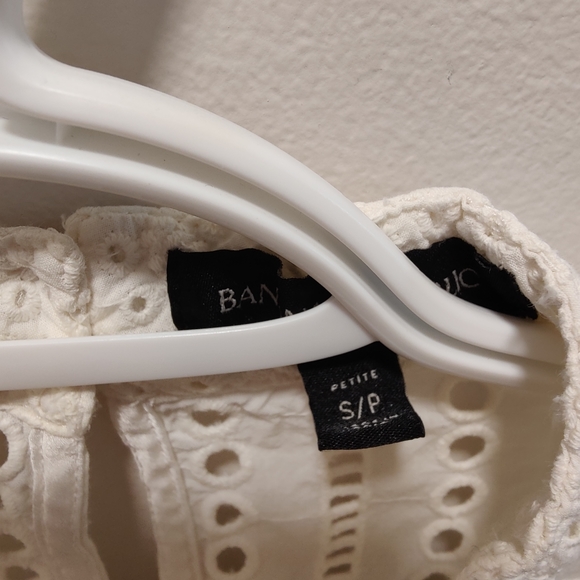 Banana Republic Eyelet, High collar, White, Petite small - Picture 4 of 6